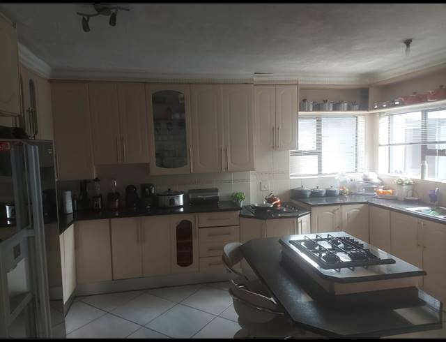 4 BEDROOM HOUSE FOR SALE IN OOS EINDE